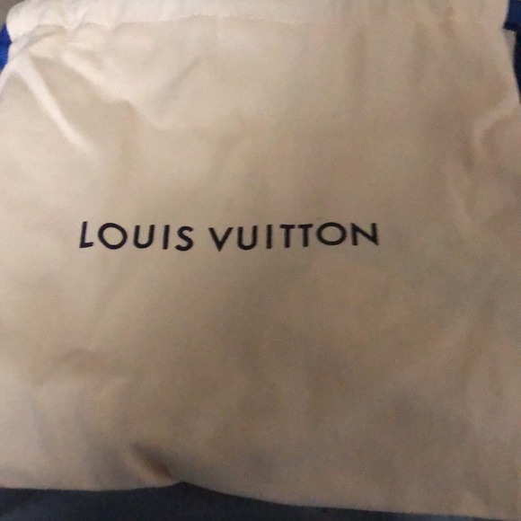 Lv belt authentic price tag comes with it nothing less than 400 - Picture 3 of 3